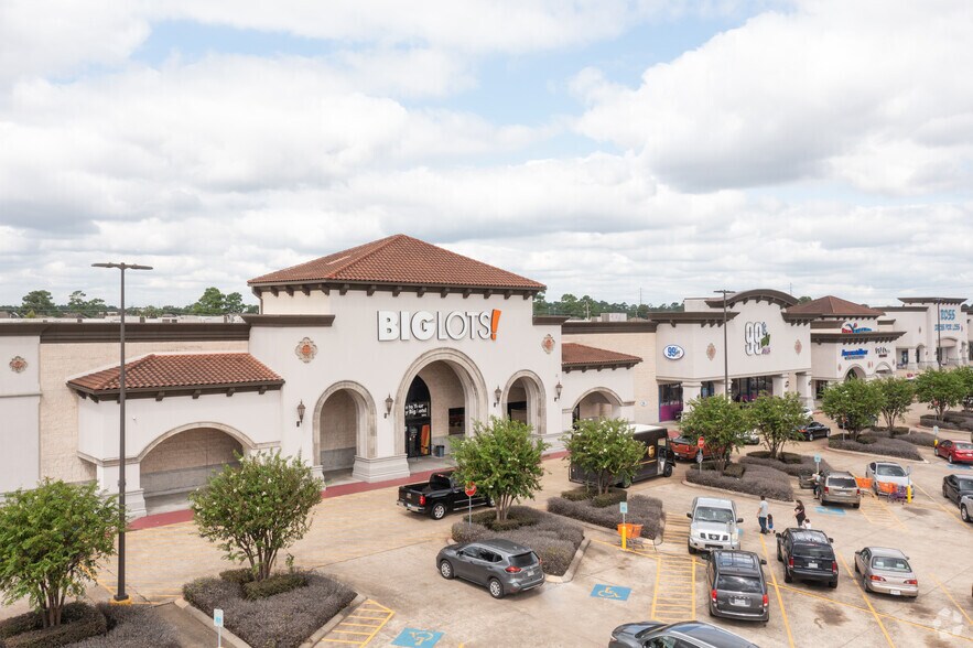 More Photos Of 5805 E Sam Houston Pky N, Houston Freestanding For Lease