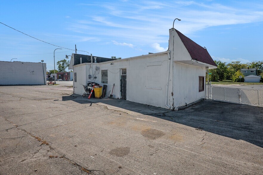More Photos Of 8300 Livernois Ave, Detroit Storefront Retail Office For Sale