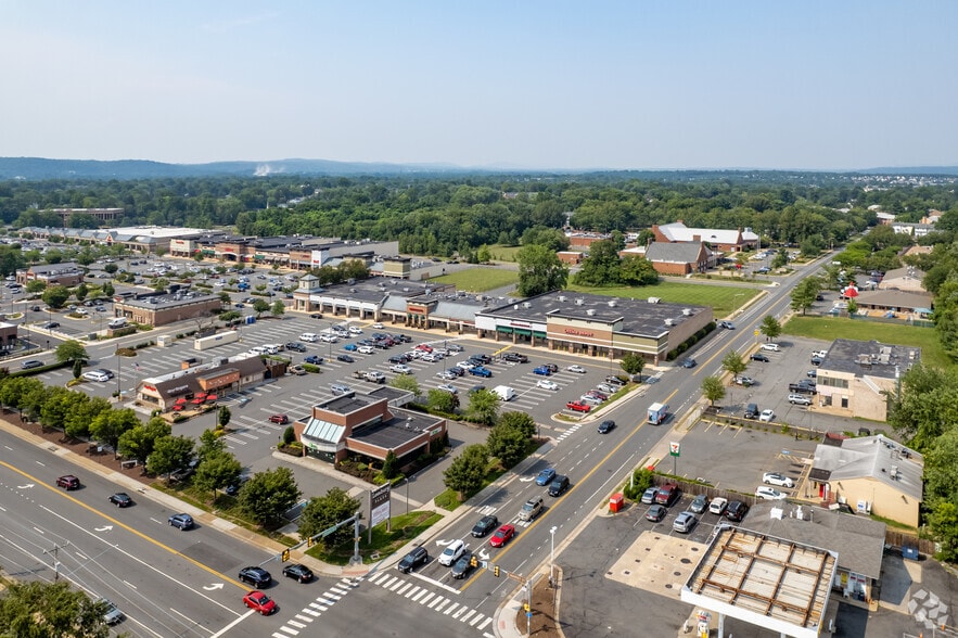 More Photos Of 510-550 E Market St, Leesburg Unknown For Lease