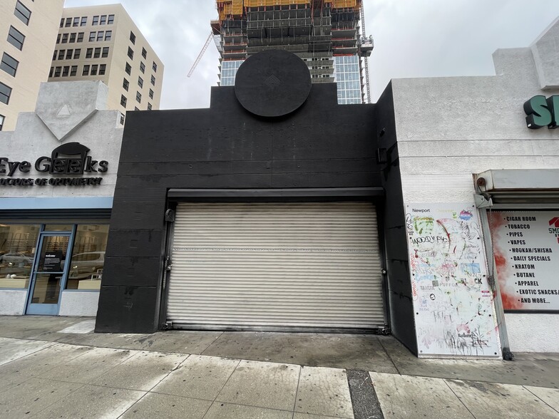 Primary Photo Of 1001 S Broadway, Los Angeles Storefront For Lease