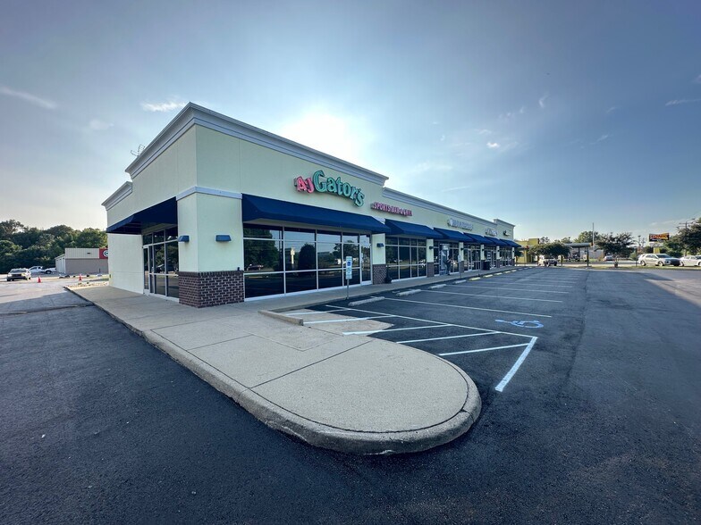 More Photos Of 105 E Currituck Commercial Dr, Moyock Storefront For Lease