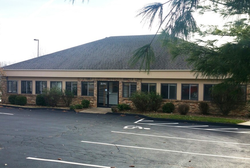 More Photos Of 2010 Bluestone Dr, Saint Charles Office For Sale