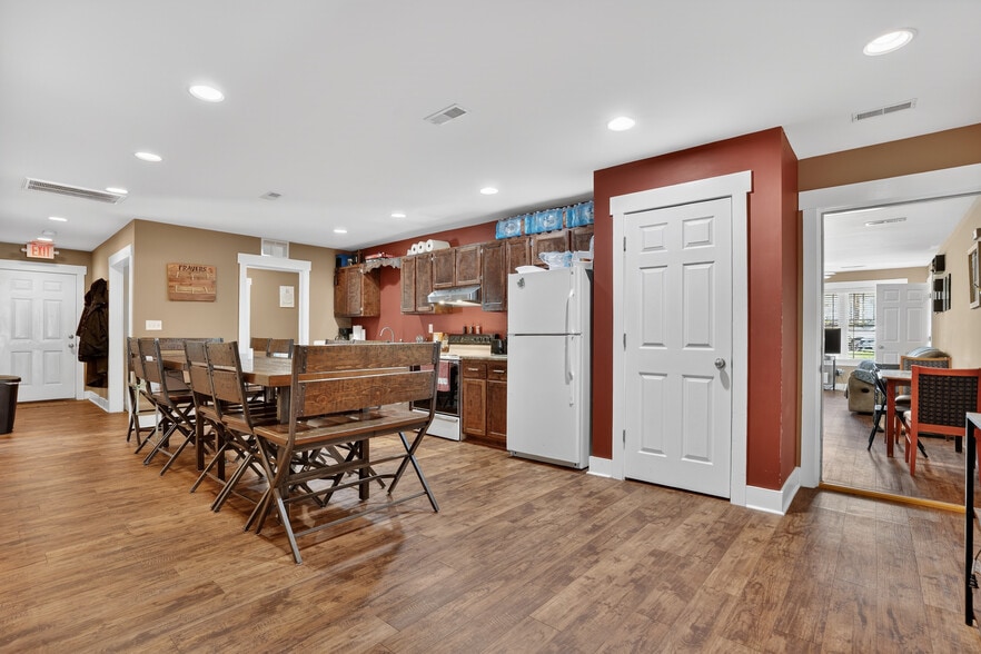 More Photos Of 615 S 2nd St, Central City Specialty For Sale