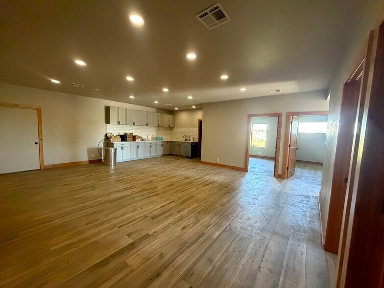 More Photos Of 5328 E Market St, Enid Manufacturing For Sale