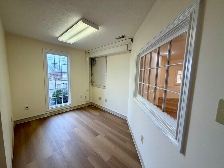 More Photos Of 102 Manor Ave, Bardstown Office For Sale