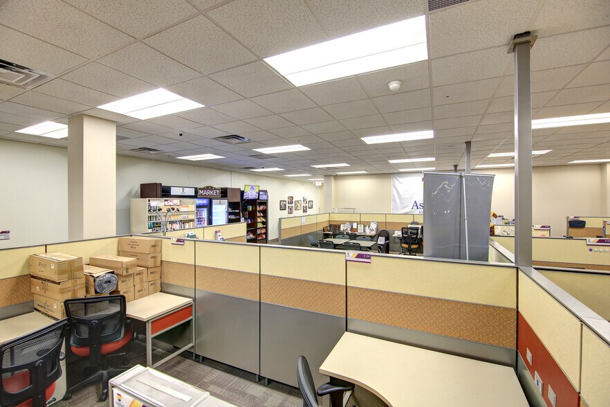 More Photos Of 1310 19th Ave NW, Clinton Light Manufacturing For Lease