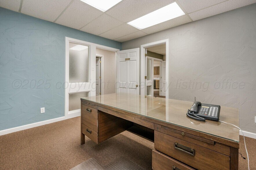 More Photos Of 1505 N Banks St, Pampa Office For Sale