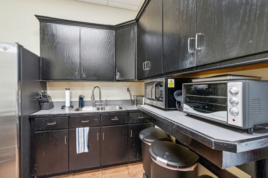 More Photos Of 3864 Leeds Ave, North Charleston Light Manufacturing For Sale