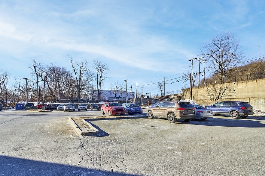 More Photos Of 25 Marston St, Lawrence Medical For Sale