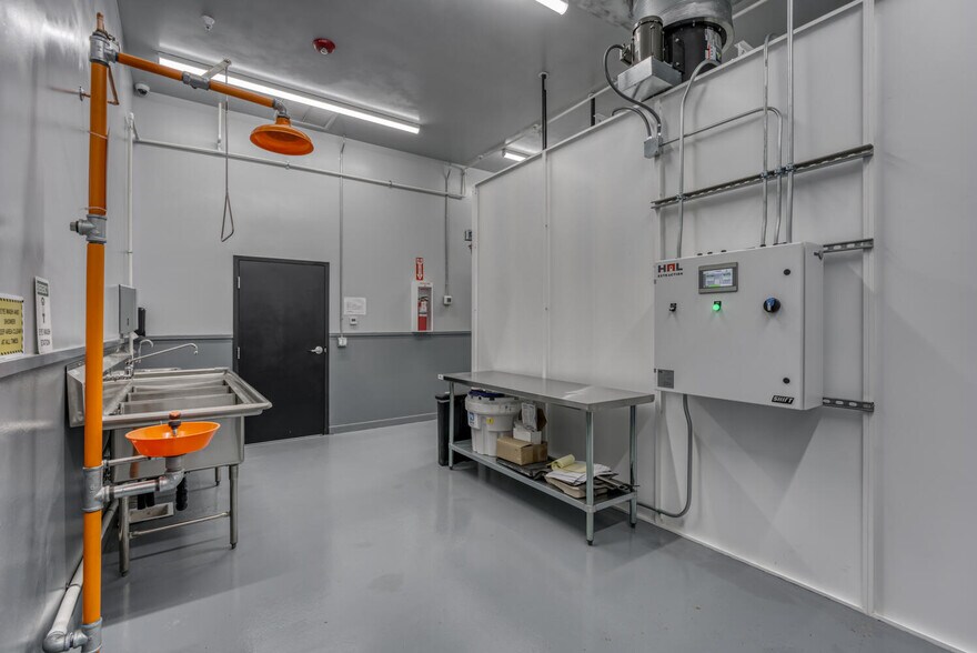 More Photos Of 680 E Glendale Ave, Sparks Warehouse For Sale