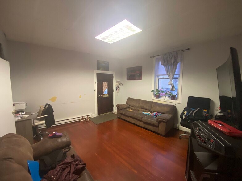More Photos Of 467 Main St, Orange Storefront For Lease