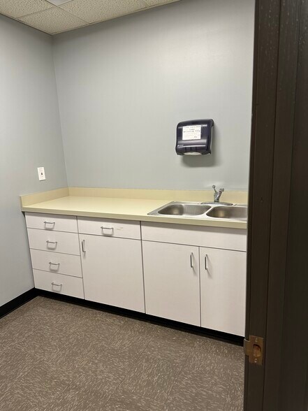 More Photos Of 8180 Dream St, Florence Office For Lease