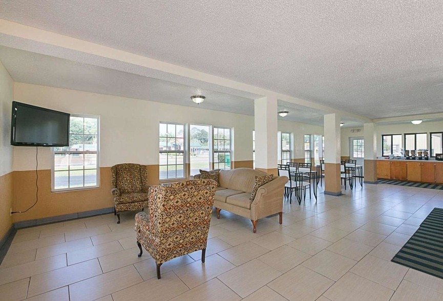 More Photos Of 2238 S Byron Butler Pky, Perry Hotel For Sale