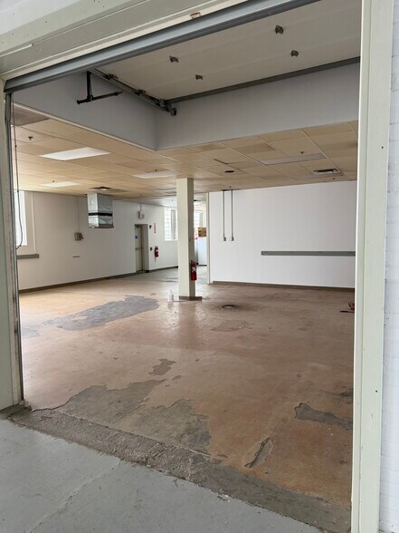 More Photos Of 2600 Washington Blvd, Bellwood Warehouse For Lease