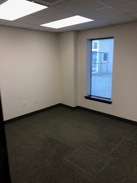 More Photos Of 536 W Deschutes Ave, Kennewick Warehouse For Sale