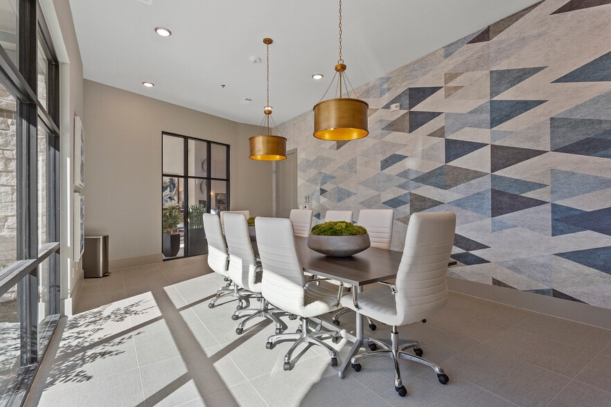 More Photos Of 900 Cinema Dr, Hudson Oaks Apartments For Lease