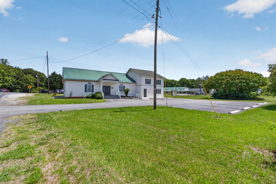 More Photos Of 168 Faulconerville Dr, Amherst Flex For Sale