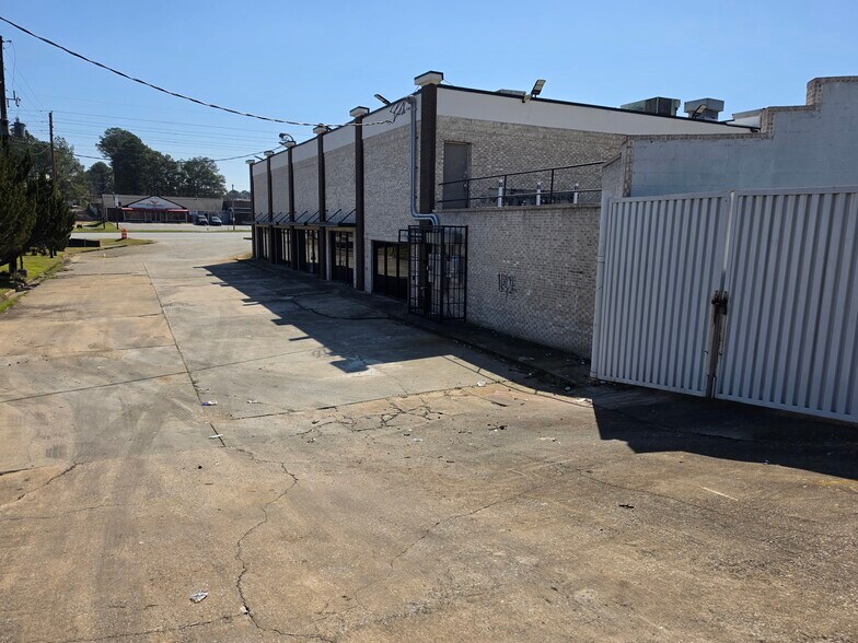 More Photos Of 7295 Highway 85, Riverdale Unknown For Lease