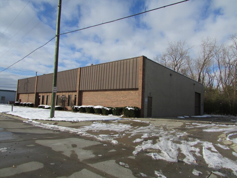 More Photos Of 14033-14055 Achyl Ave, Warren Warehouse For Sale
