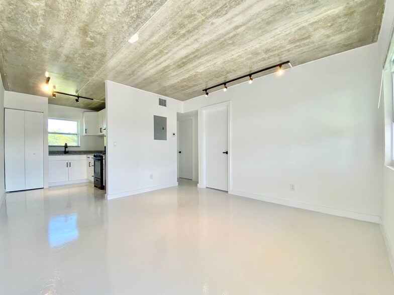 More Photos Of 618 6th St, West Palm Beach Apartments For Sale