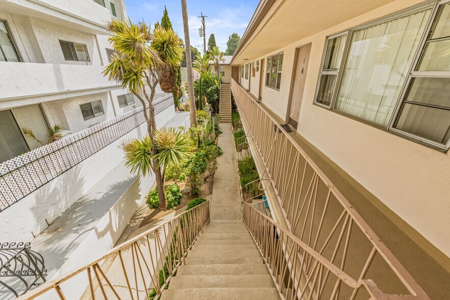 More Photos Of 1050 12th St, Santa Monica Apartments For Sale