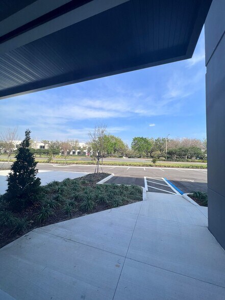More Photos Of 8340 Southpark Cir, Orlando Flex For Lease