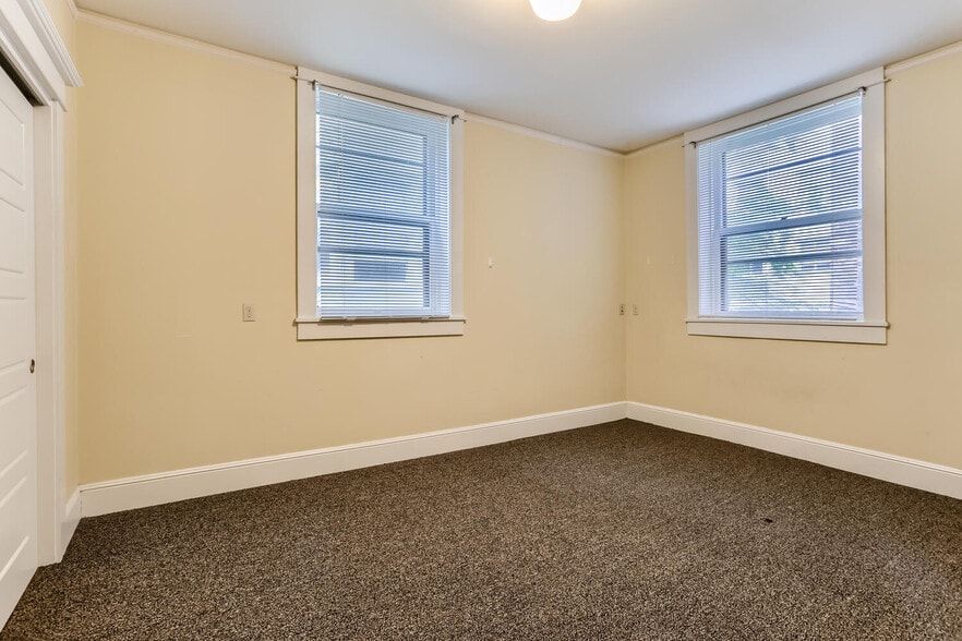 More Photos Of 2167 SW Yamhill St, Portland Apartments For Sale
