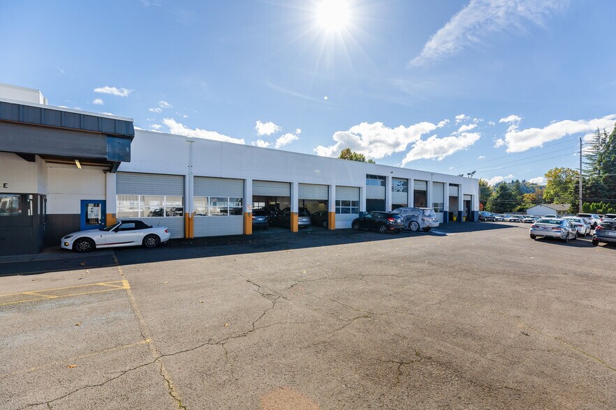 More Photos Of 1940 E Powell Blvd, Gresham Auto Dealership For Sale
