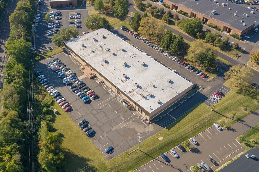 More Photos Of 2021 Cabot Blvd W, Langhorne Warehouse For Lease