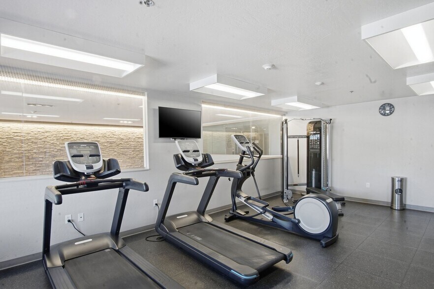 More Photos Of 224 S Mikes Pike, Flagstaff Hotel For Sale