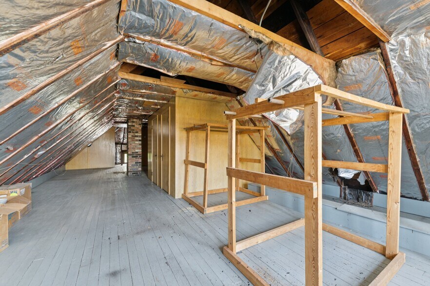 More Photos Of 12610 Larchmere Blvd, Cleveland General Retail For Sale