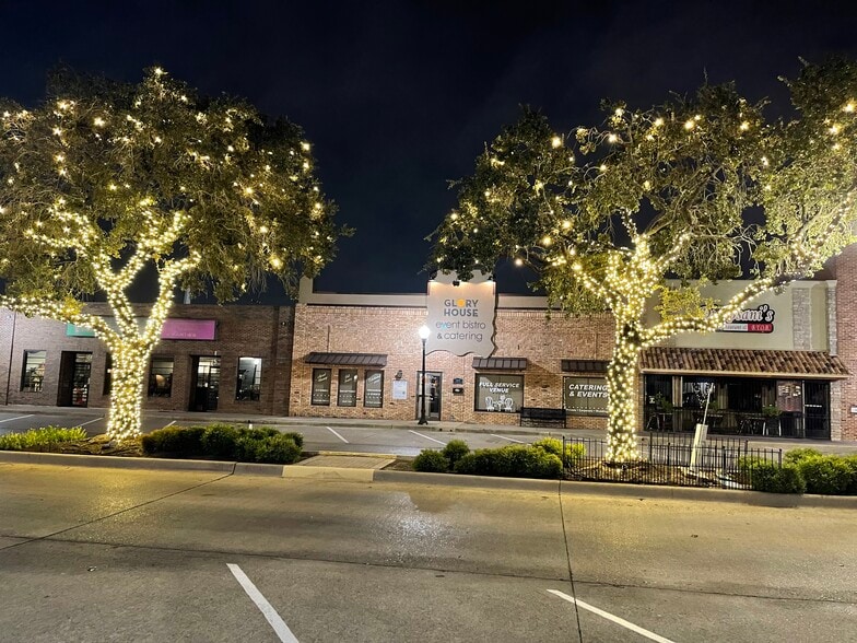 More Photos Of 109-111 S Main St, Irving Restaurant For Sale