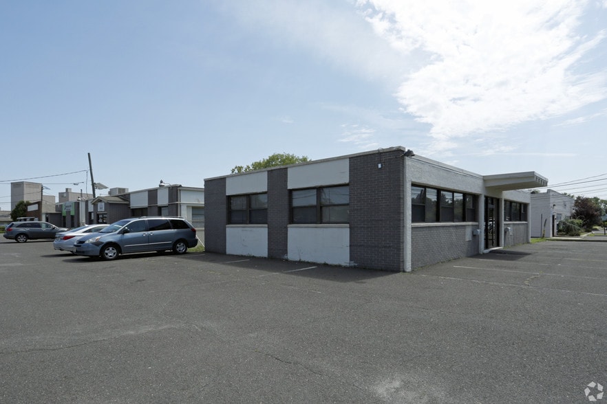 More Photos Of 448 Whitehead Rd, Hamilton Unknown For Lease