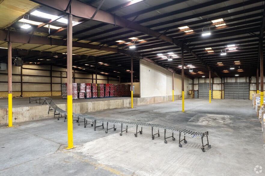 More Photos Of 166 Foster Ave, Freeland Warehouse For Lease