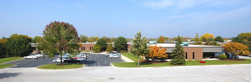 More Photos Of 9000 N Deerbrook Trl, Brown Deer Flex For Sale