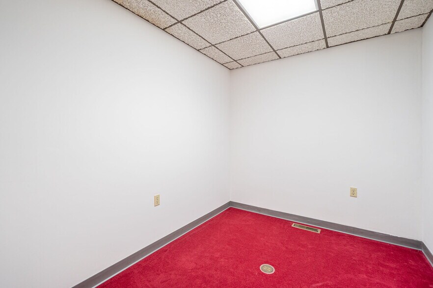 More Photos Of 1080 Caroline Dr, Washington Office For Sale