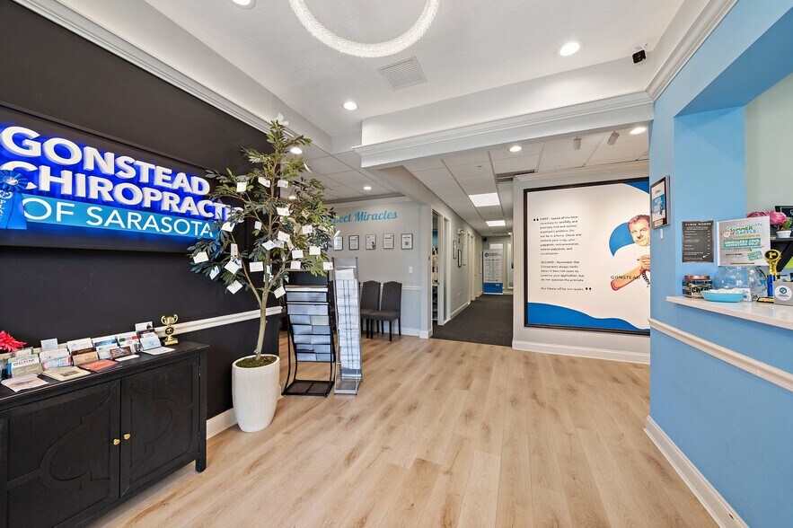 More Photos Of 5652-5654 Marquesas Cir, Sarasota Office For Lease