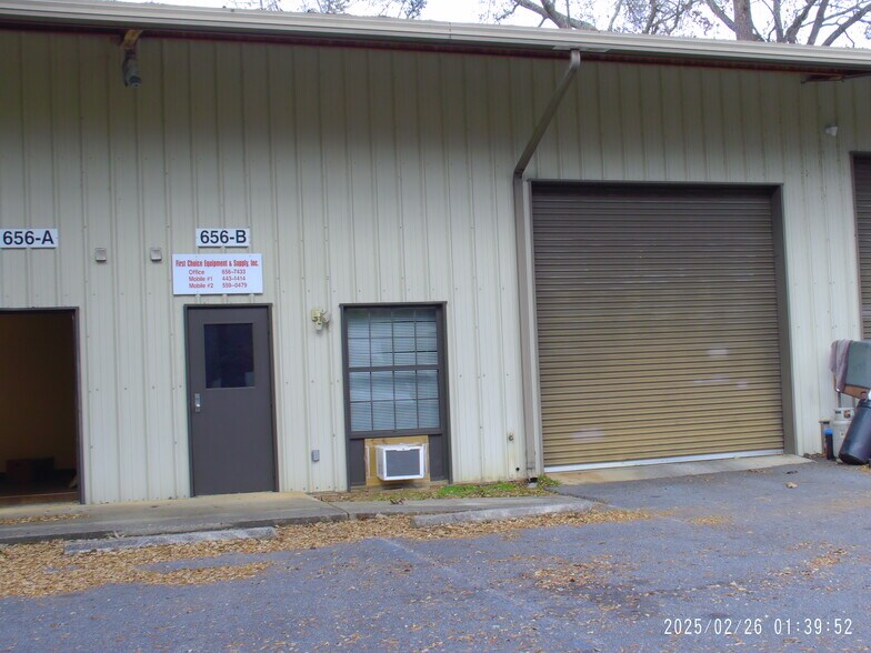 More Photos Of 656 Capital Cir NE, Tallahassee Warehouse For Lease