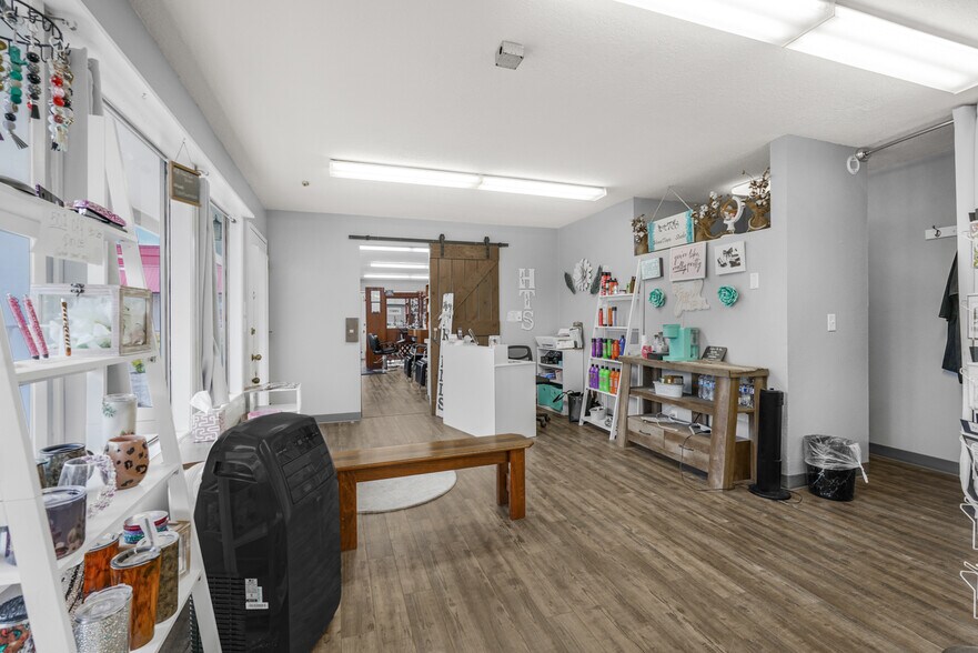 More Photos Of 118 Engle Ave, Molalla Storefront For Sale