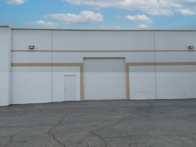 More Photos Of 12038 Hertz St, Moorpark Warehouse For Sale