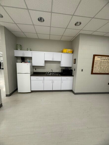 More Photos Of 122 E Lincoln Ave, Fall Creek Office For Sale