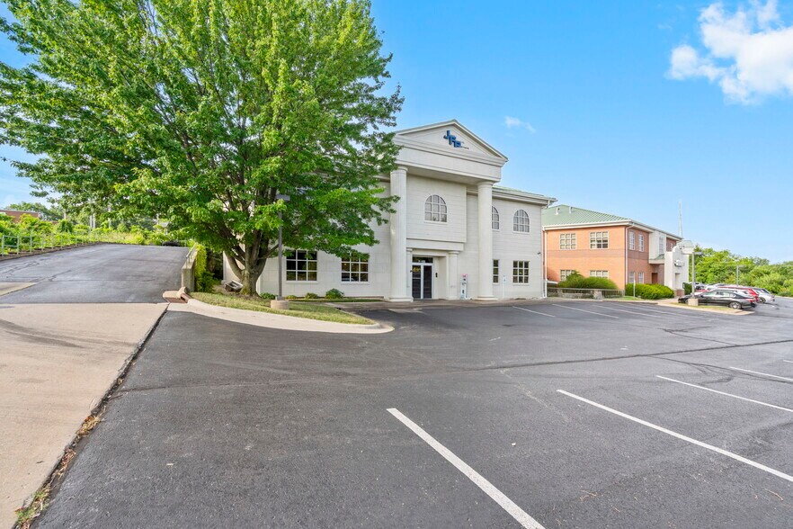 More Photos Of 909 E Republic Rd, Springfield Office For Lease