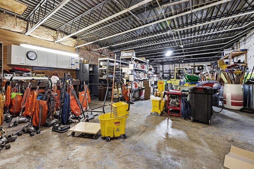 More Photos Of 1240 Pipestone Rd, Benton Harbor Office For Sale