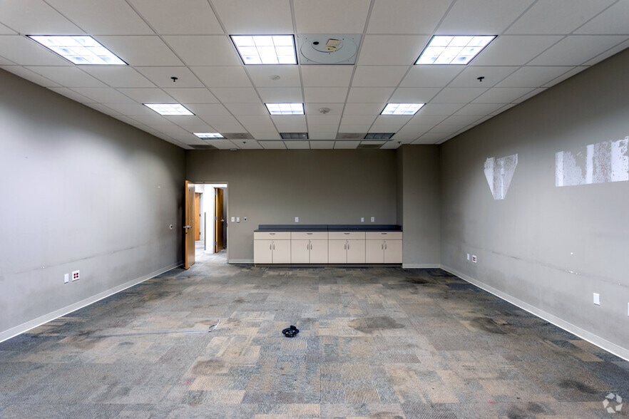 More Photos Of 2641 Sumner Blvd, Raleigh Unknown For Lease