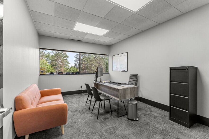 More Photos Of 15360 S Commerce Dr, Dearborn Office For Sale