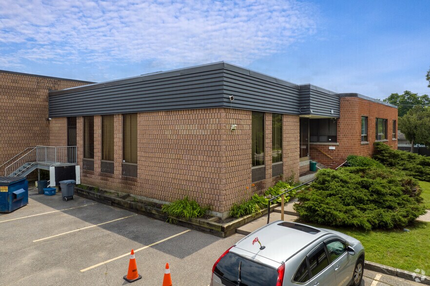 More Photos Of 155 Edward St, Aurora Distribution For Lease