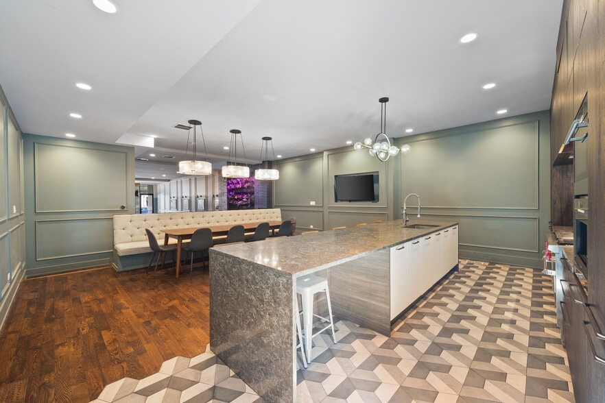 More Photos Of 2521 N Halsted St, Chicago Apartments For Lease