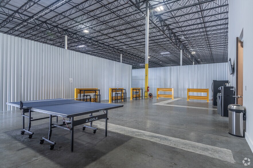 More Photos Of 12510 W Airport Blvd, Sugar Land Distribution For Lease