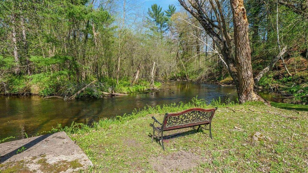 More Photos Of E3192 Apple Tree Ln, Waupaca Hospitality For Sale