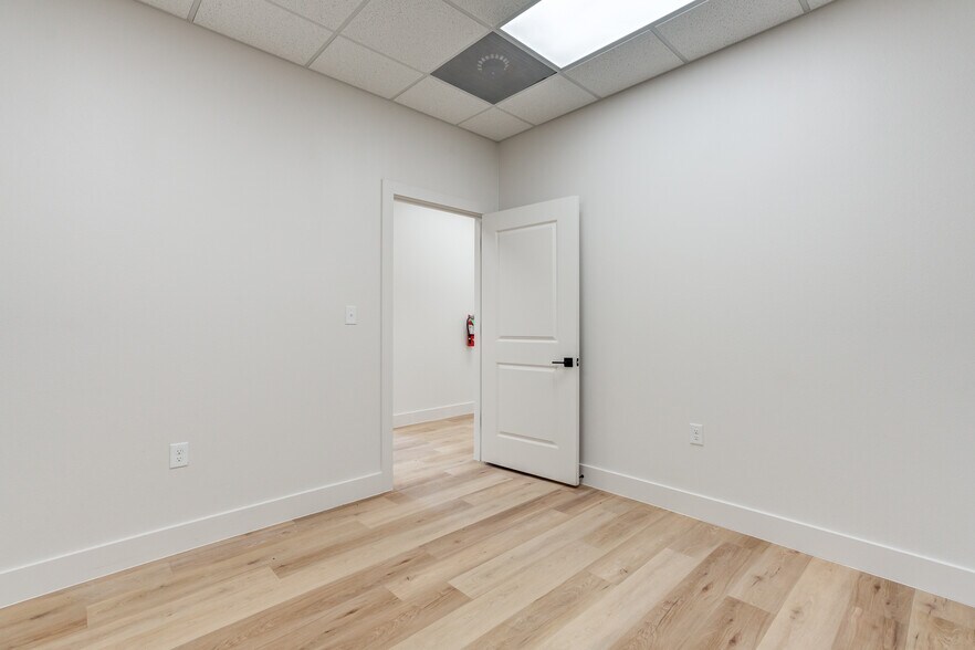 More Photos Of 3229 118th St, Lubbock Distribution For Sale